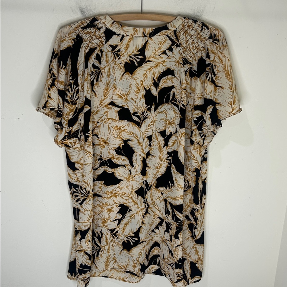 ROSE + OLIVE Black Ivory Smocked Floral Print Flutter Sleeve Blouse Size 1X - Picture 3 of 16